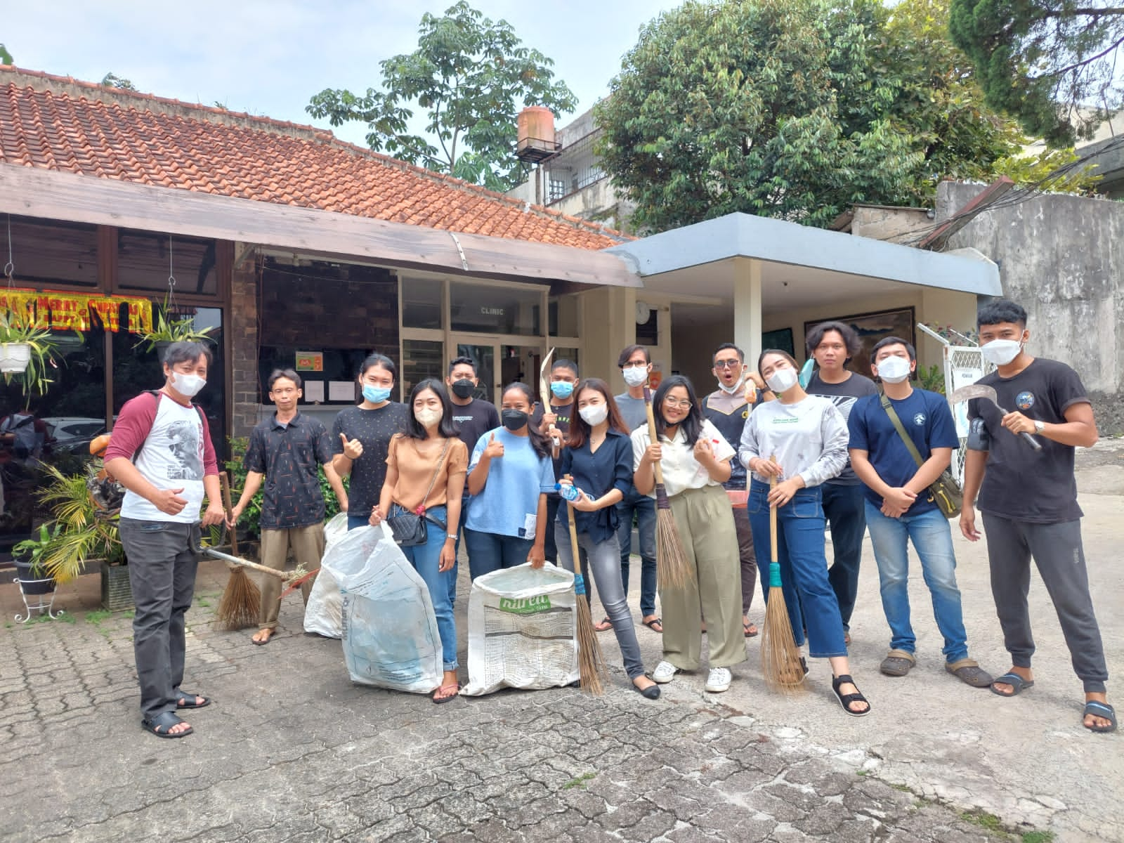 Kerja Bakti Bersama Pemuda GK Gunung Putri