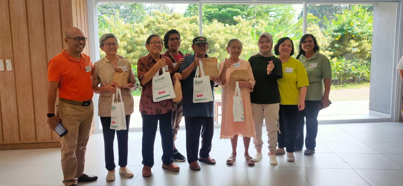 Kegiatan Berdoa Bersama Opa Oma dengan Tim Rumah Sakit Bogor Senior Hospital (BSH)